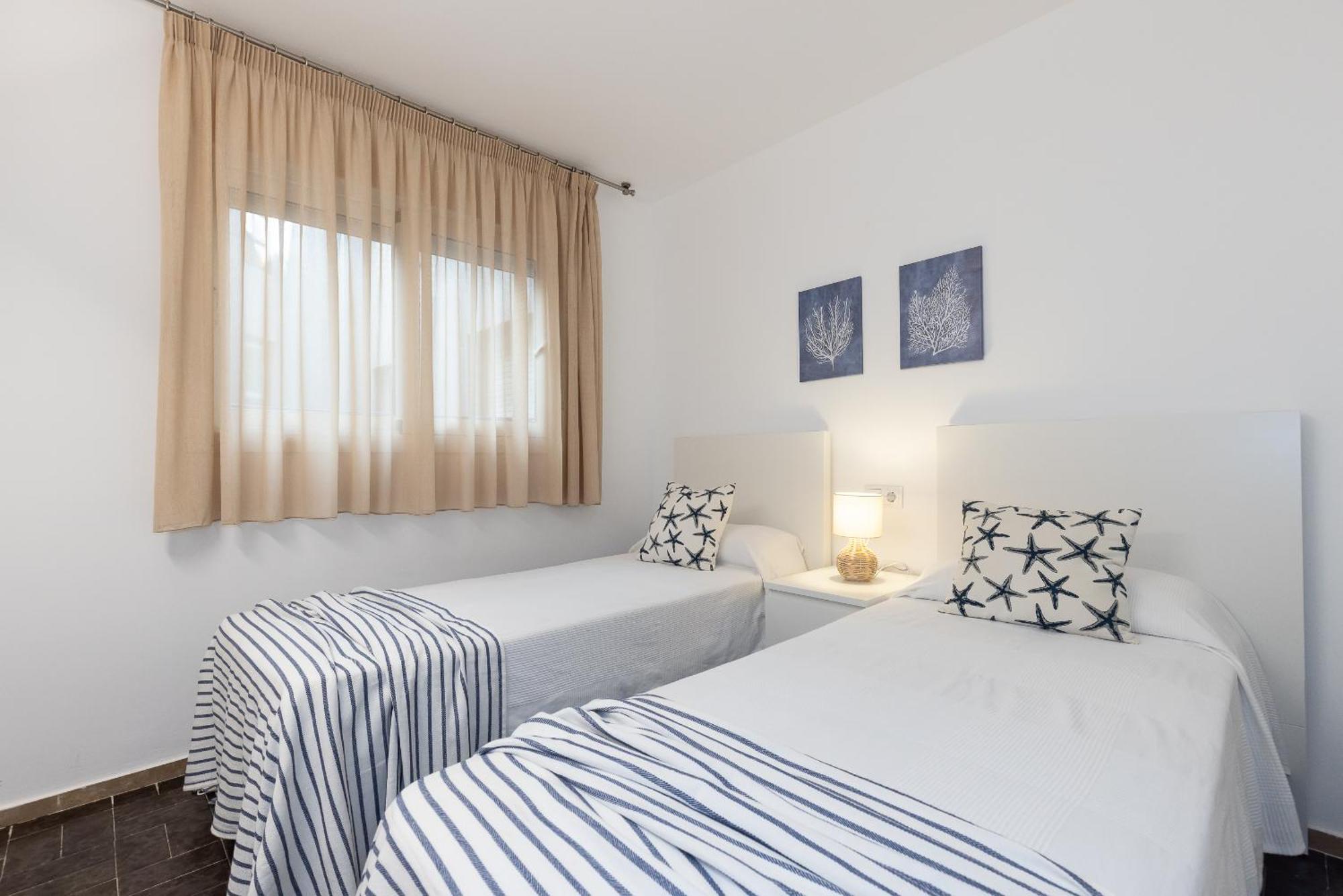 Uhc Dms Family Apartments Камбрильс Номер фото