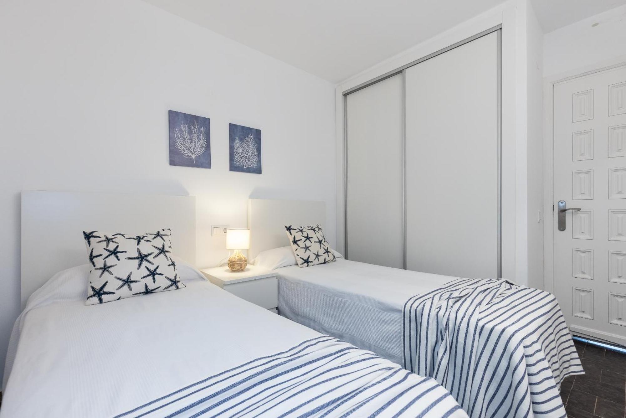 Uhc Dms Family Apartments Камбрильс Номер фото