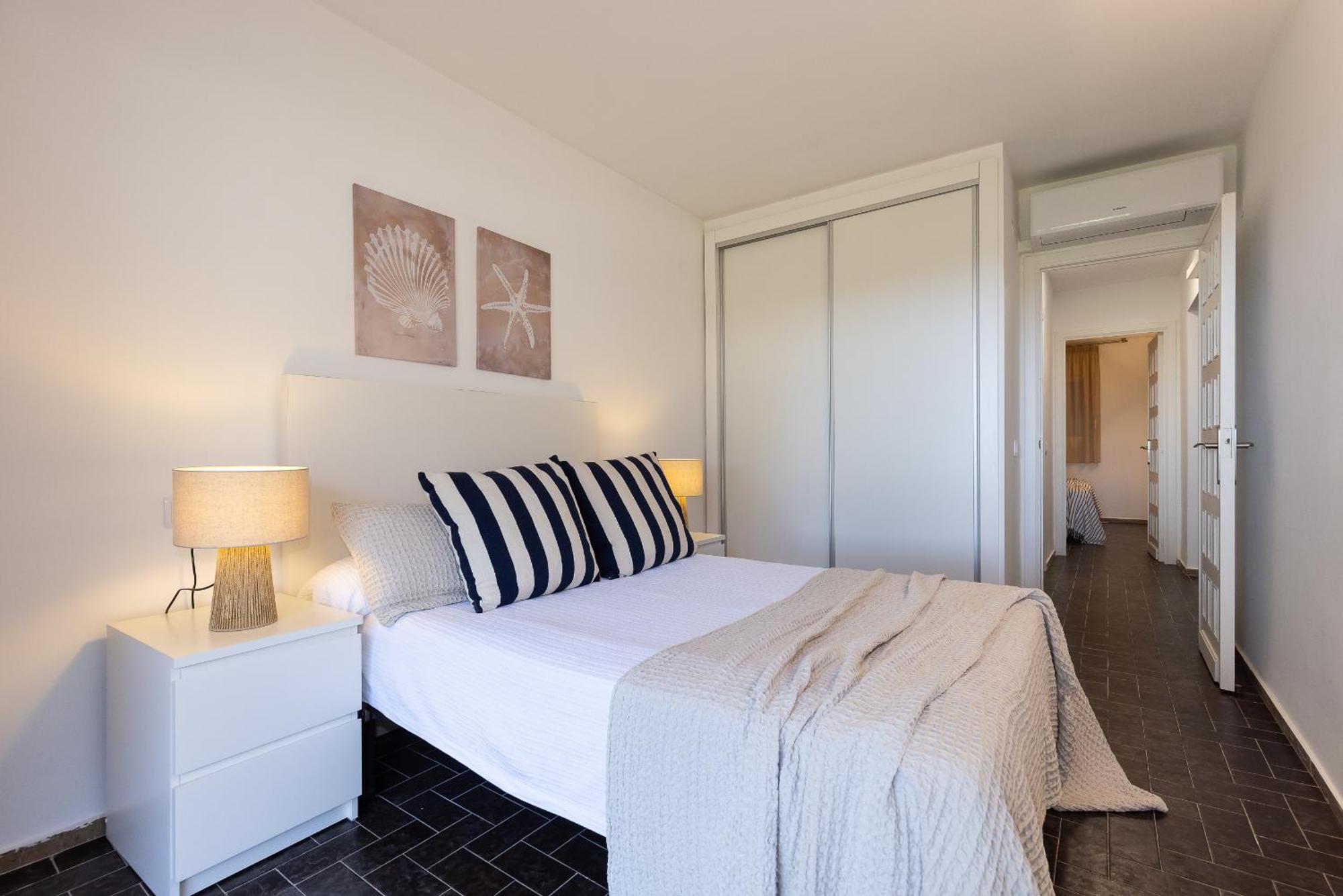 Uhc Dms Family Apartments Камбрильс Номер фото