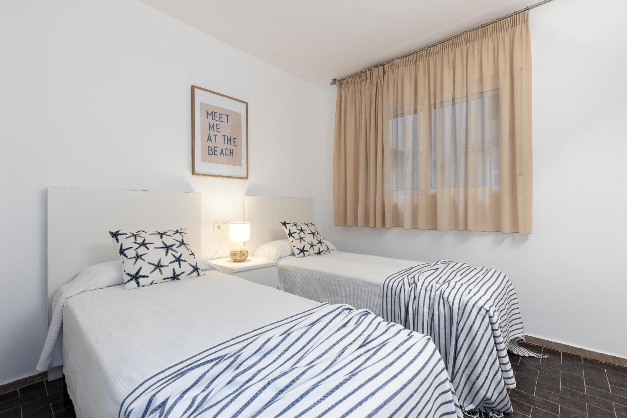 Uhc Dms Family Apartments Камбрильс Номер фото