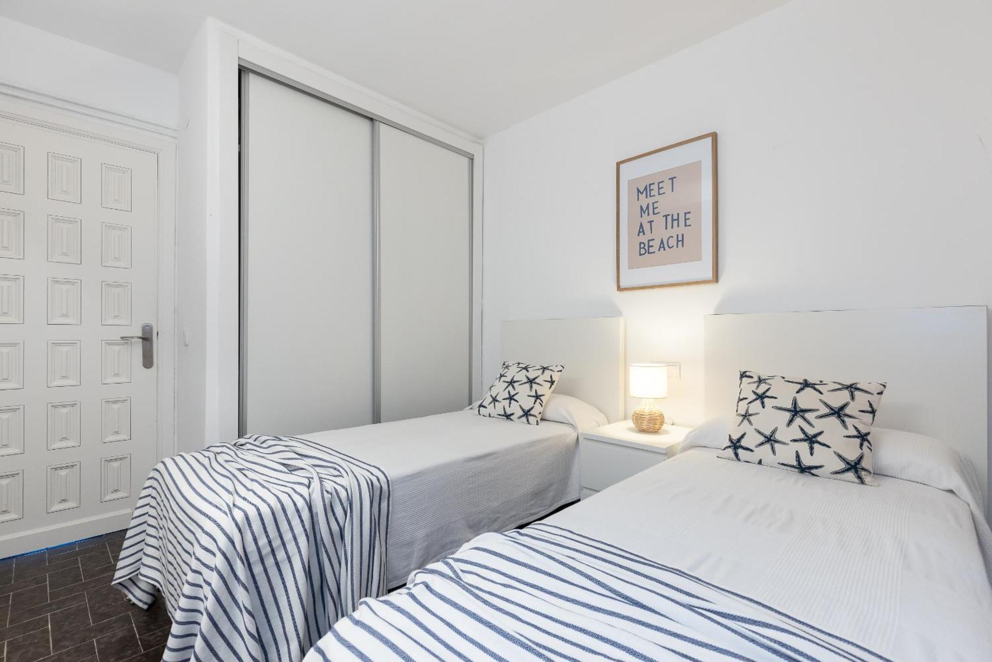 Uhc Dms Family Apartments Камбрильс Номер фото