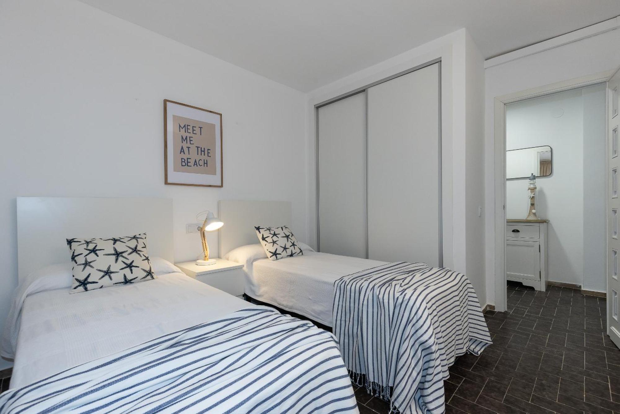 Uhc Dms Family Apartments Камбрильс Номер фото