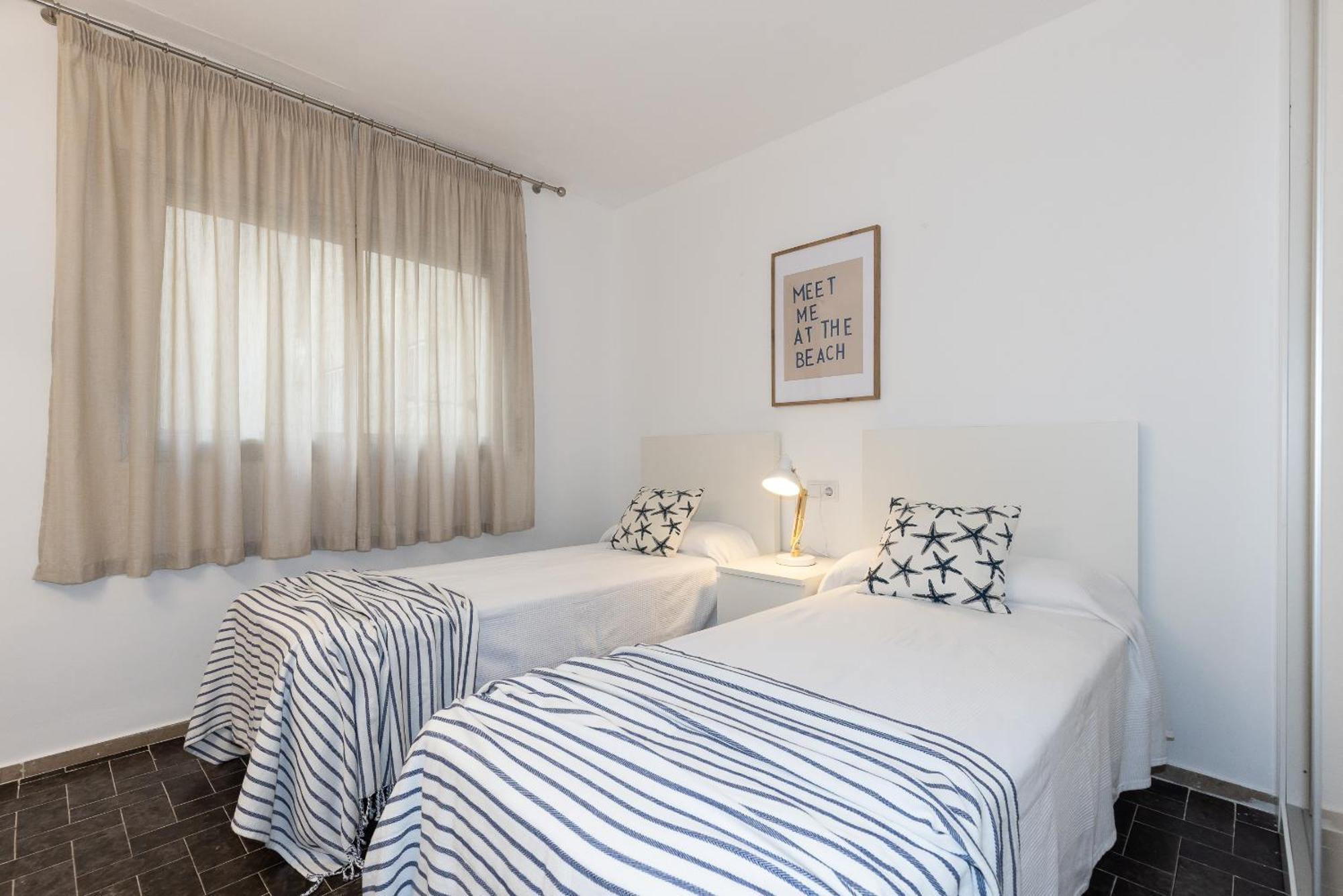 Uhc Dms Family Apartments Камбрильс Номер фото